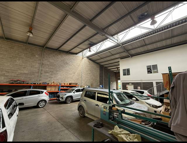 400M² WAREHOUSE TO LET IN SPARTAN